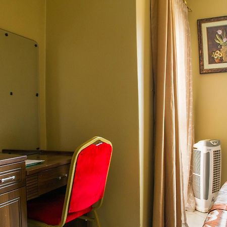 Desert Breeze Hotel Arua Экстерьер фото