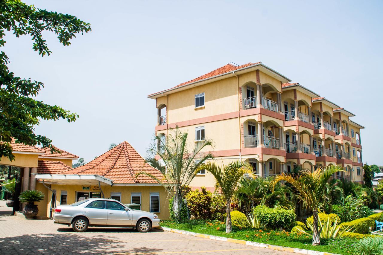 Desert Breeze Hotel Arua Экстерьер фото