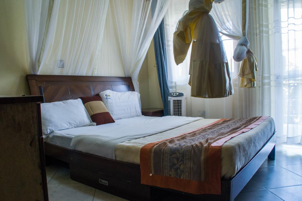Desert Breeze Hotel Arua Экстерьер фото