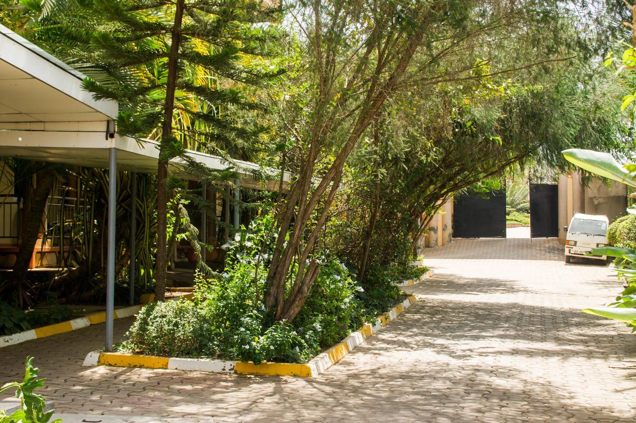 Desert Breeze Hotel Arua Экстерьер фото