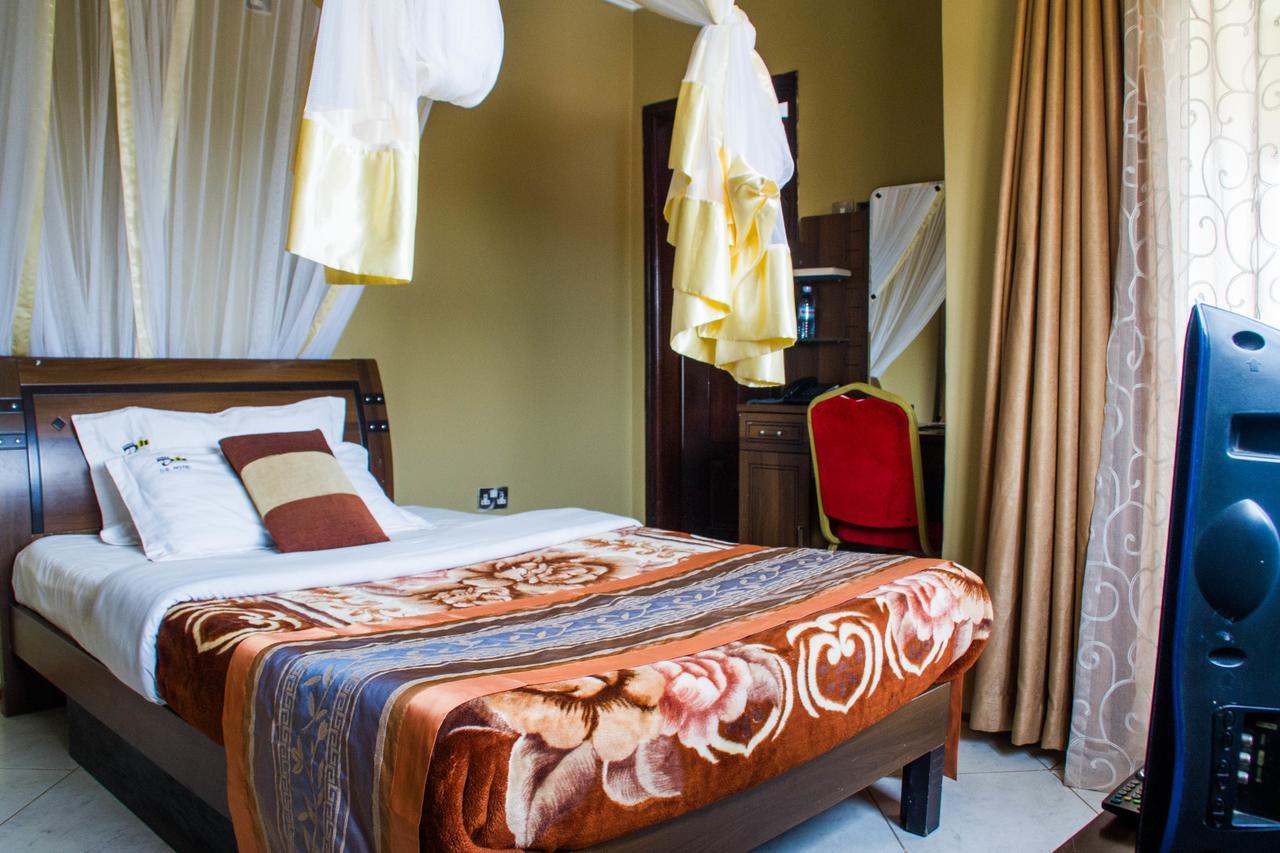 Desert Breeze Hotel Arua Экстерьер фото