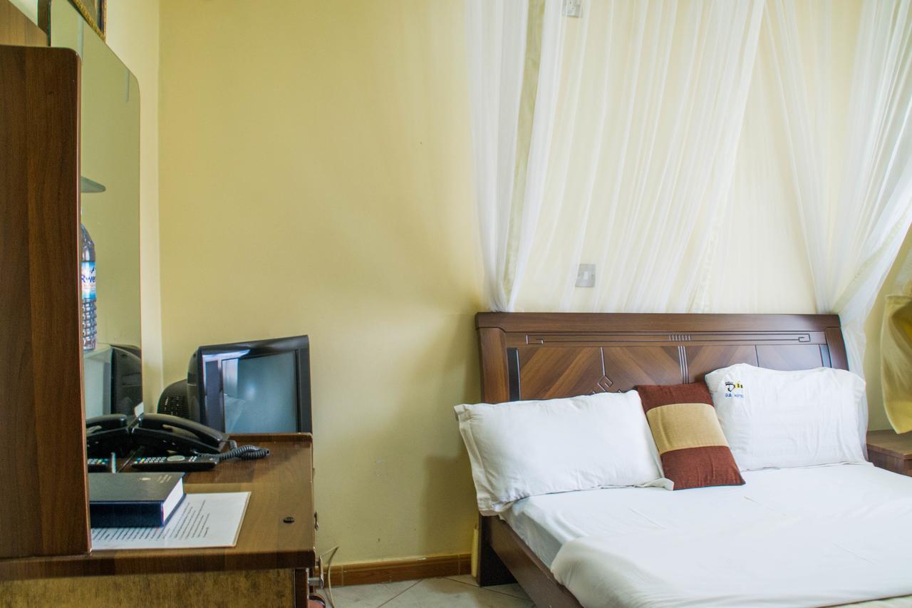 Desert Breeze Hotel Arua Экстерьер фото