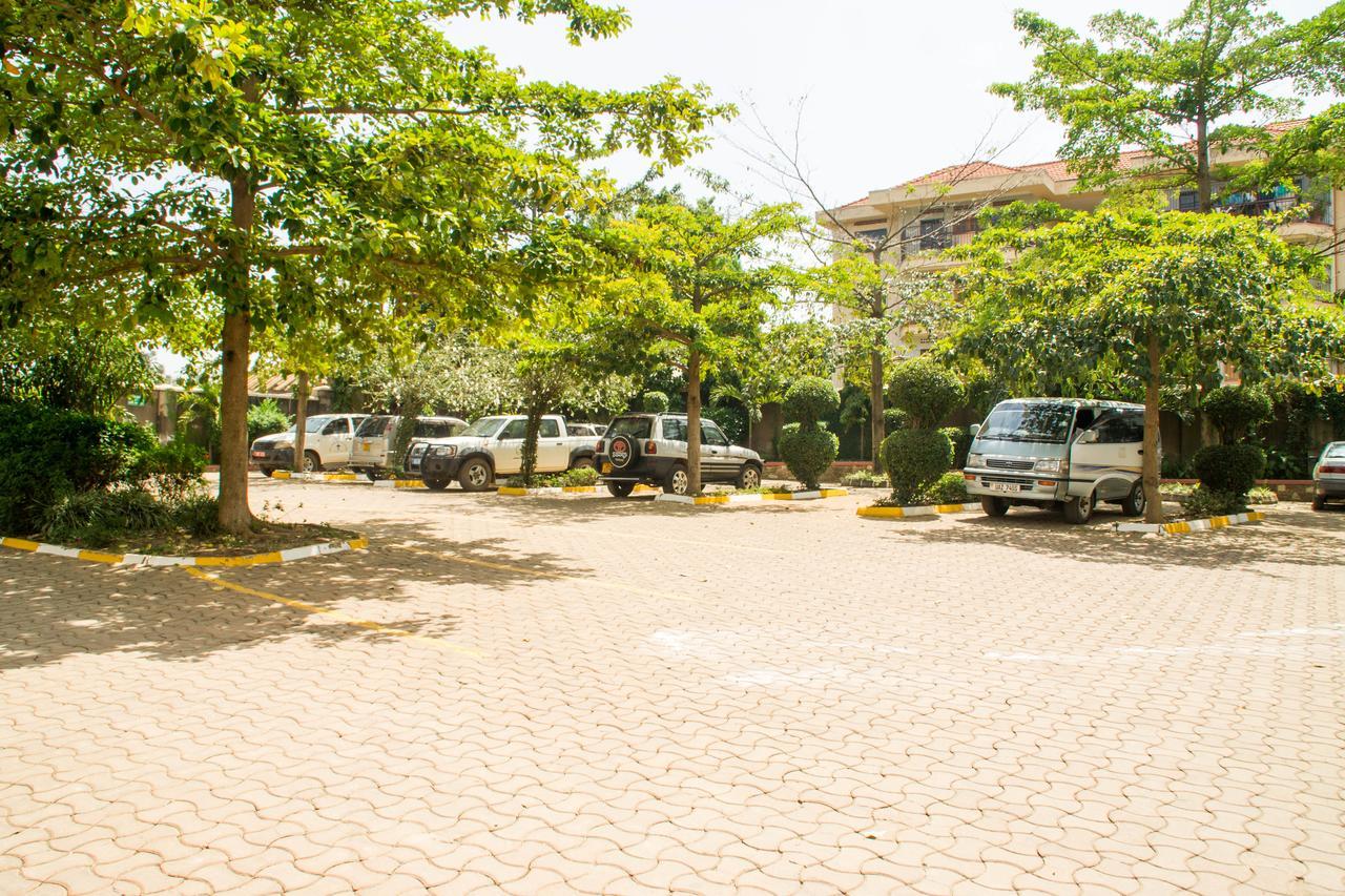 Desert Breeze Hotel Arua Экстерьер фото