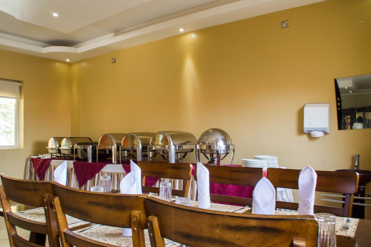 Desert Breeze Hotel Arua Экстерьер фото