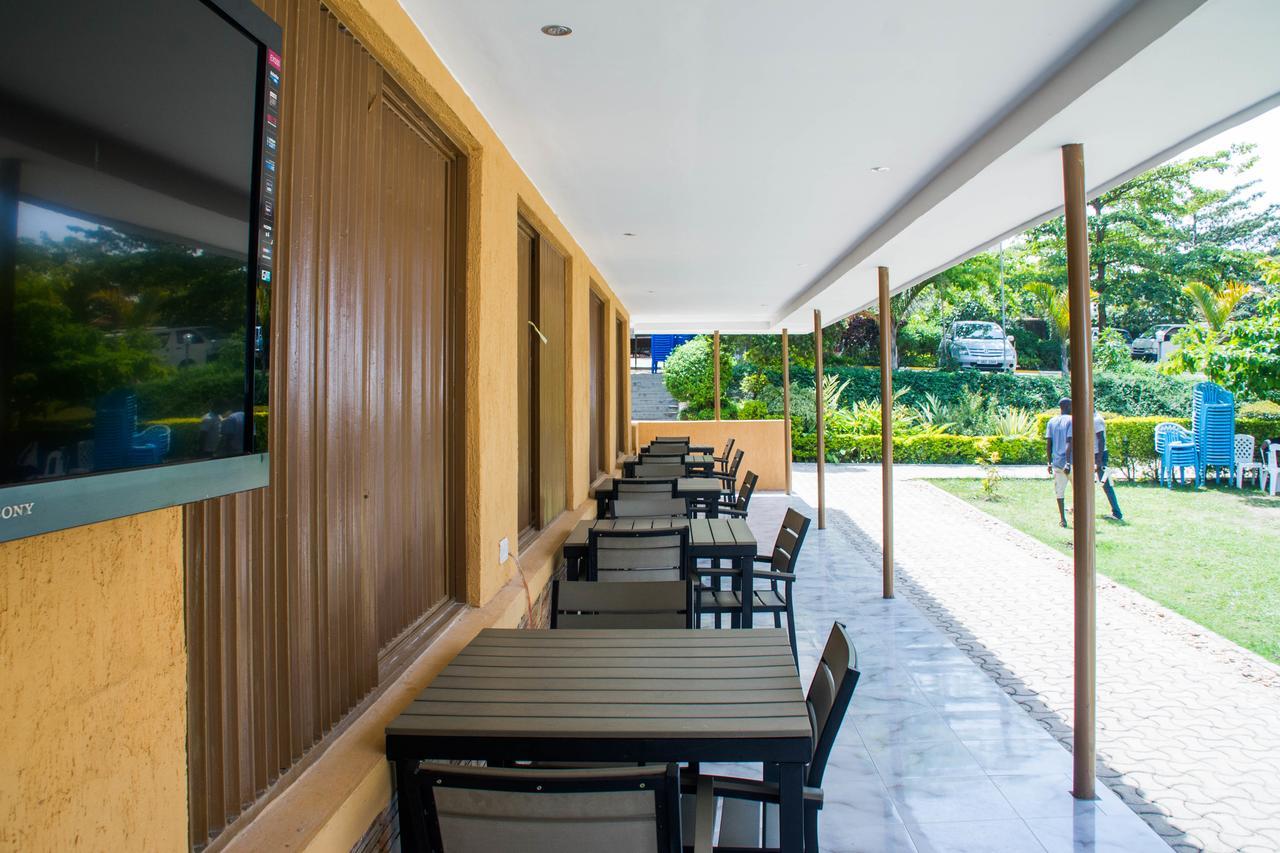 Desert Breeze Hotel Arua Экстерьер фото